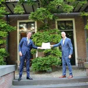 links Ir. M.K. Unger en rechts drs. ing. Miguel Delcour ECBS